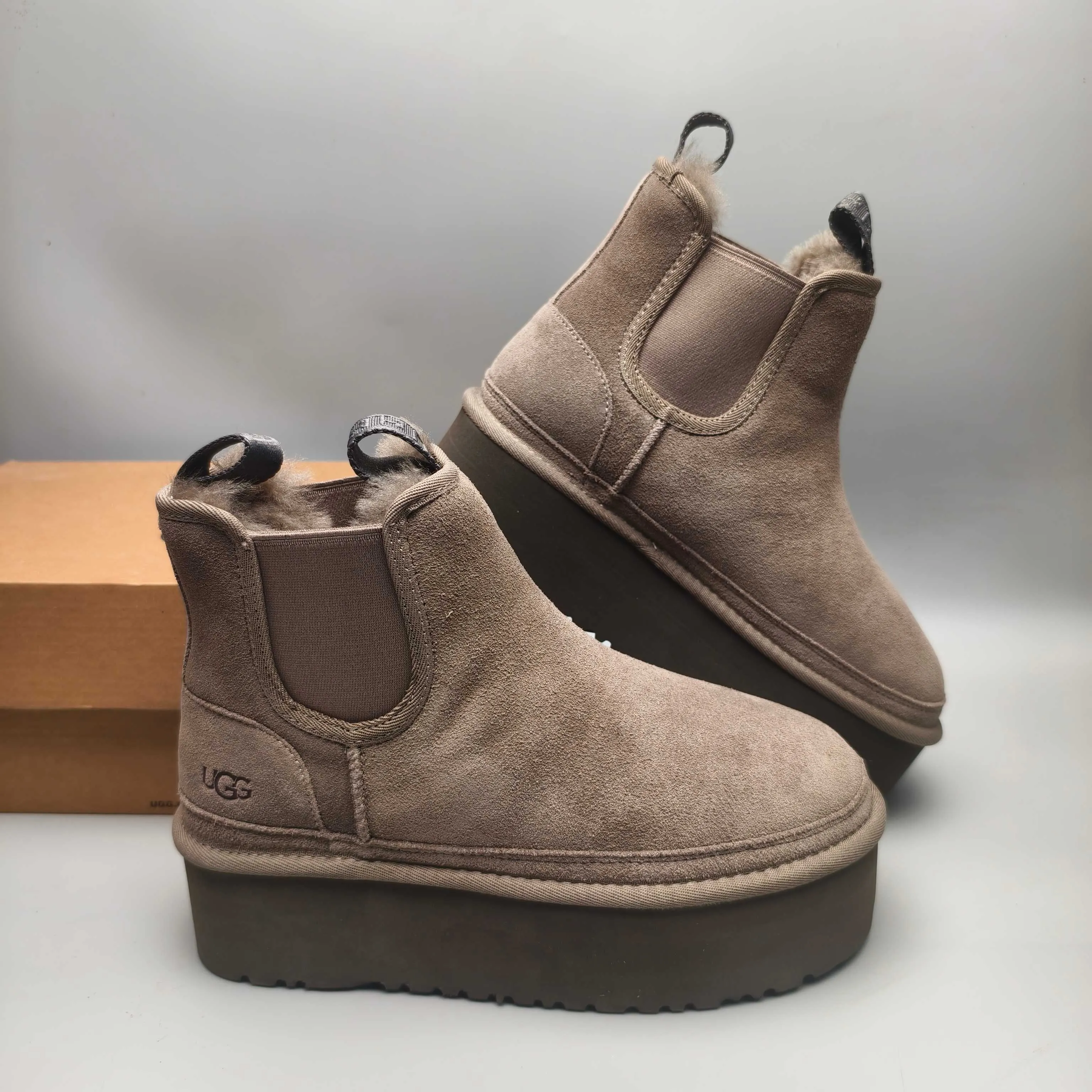 💰560 UGG sheepskin all-in-one snow boots Chelsea boots UGG 4526 Autumn and winter new women's casual and comfortable thick-soled Chelsea fashion boots star same style 1134526 Color: black maroon gray Size: 35-40